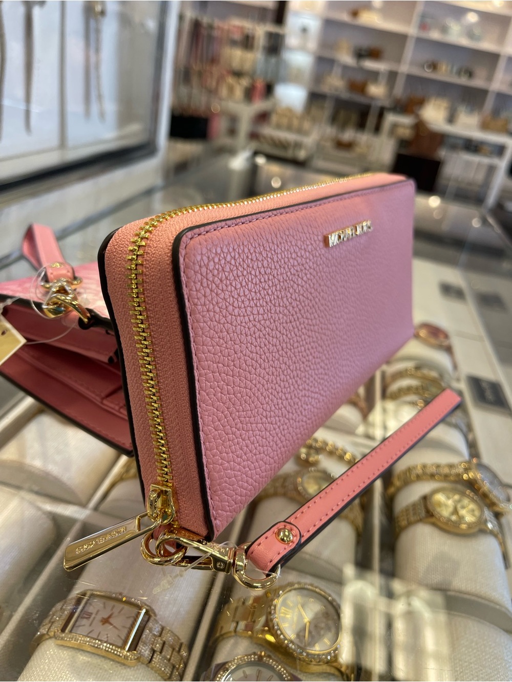 MICHAEL KORS Large Pebbled Leather Continental Wallet Wristlet Phone Holder
NWT - Picture 14 of 16